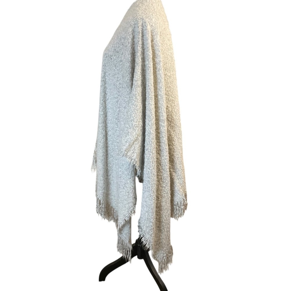 Isaac Mizrahi New York Gray Boucle Fringe Shawl Wrap - Picture 3 of 7